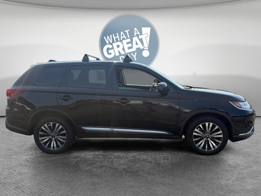Used 2020 Mitsubishi Outlander SE AWD/4WD image 2