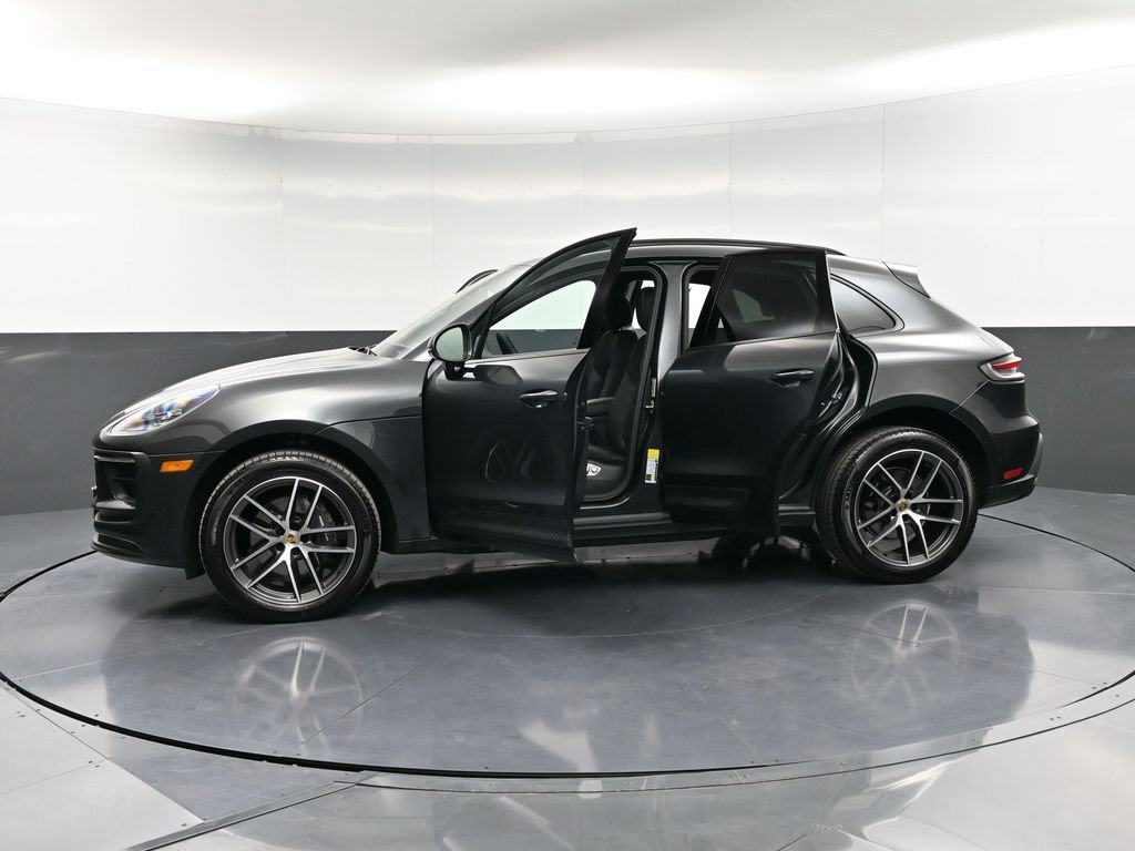 Certified 2025 Porsche Macan image 37