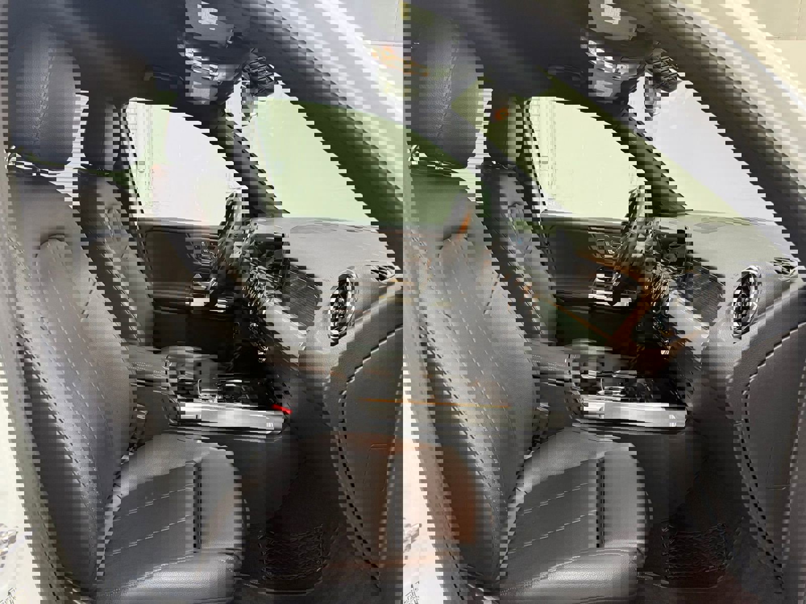 Used 2020 Mercedes-Benz GLB 250 image 28