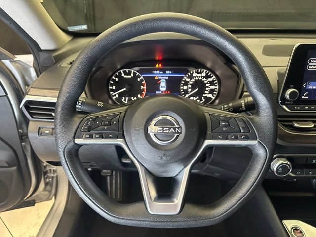 Used 2024 Nissan Altima 2.5 SV FWD image 25