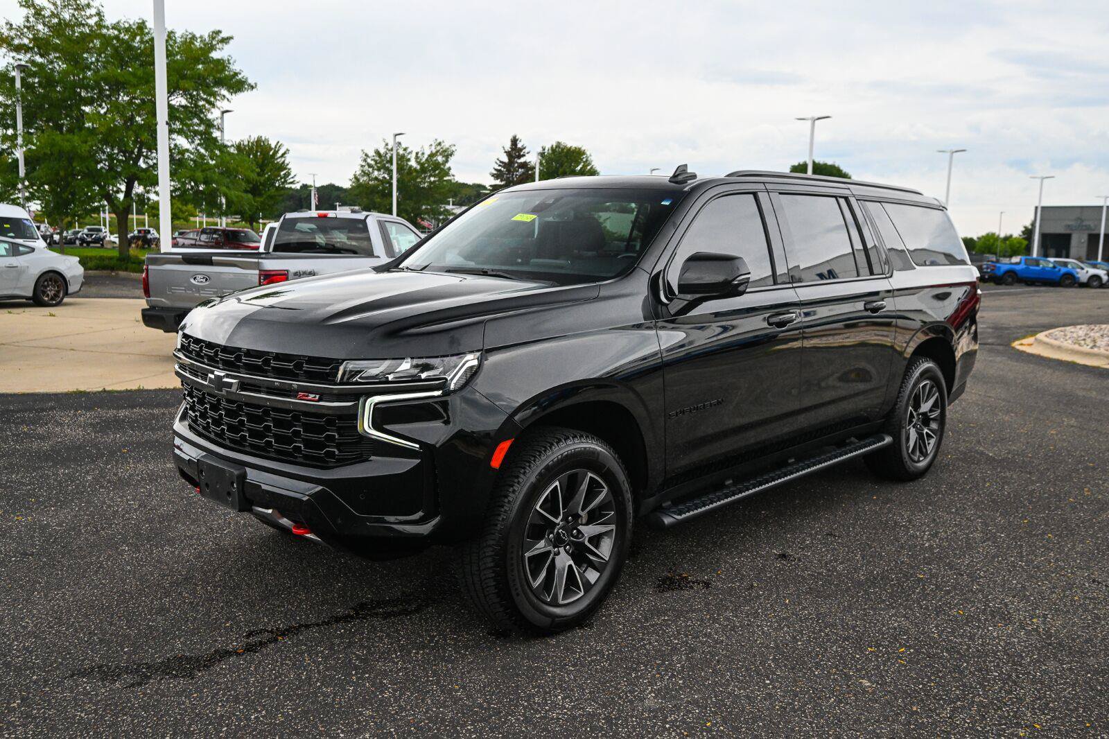 Used 2021 Chevrolet Suburban Z71 w/ Z71 Signature Package AWD/4WD image 9