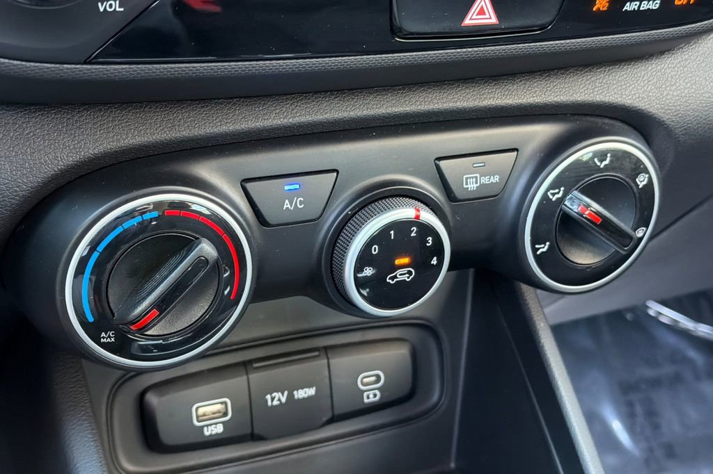 Certified 2025 Hyundai Venue SE FWD image 21
