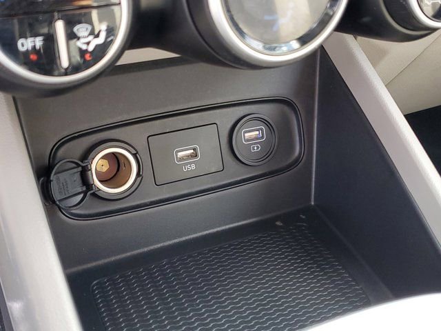 Used 2020 Hyundai Venue SEL image 24