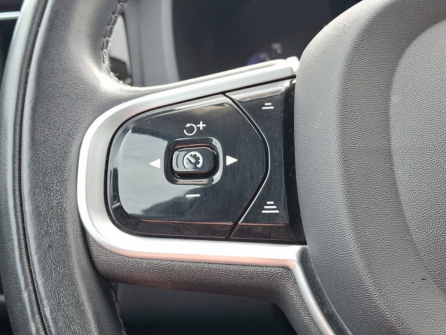 Used 2022 Volvo XC60 B5 Inscription w/ Climate Package image 23
