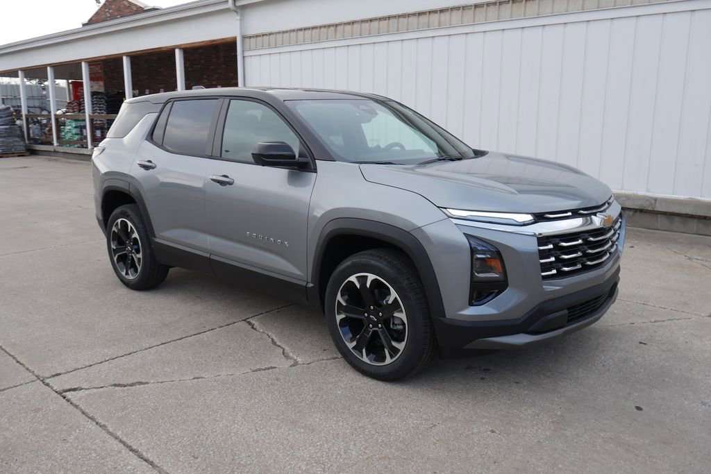 New 2026 Chevrolet Equinox LT image 2