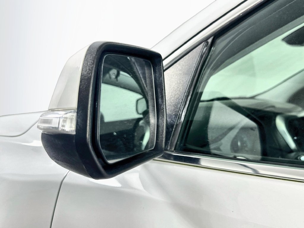 Used 2023 GMC Acadia SLE FWD image 39