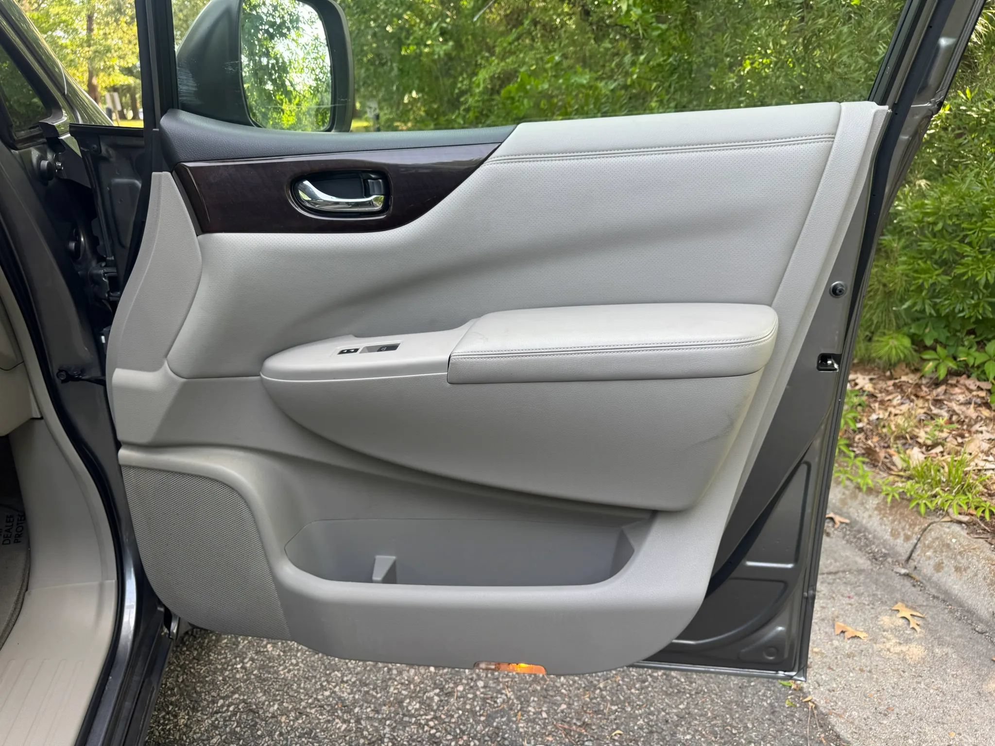 Used 2015 Nissan Quest SV w/ Value Cargo Package FWD image 11