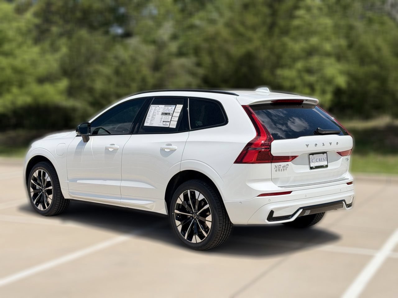 New 2026 Volvo XC60 T8 Plus w/ Climate Package PRO AWD/4WD image 5