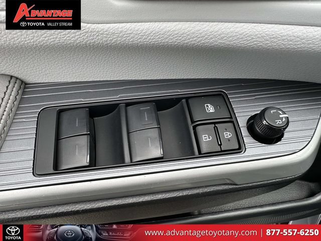 Used 2025 Toyota Sienna XLE w/ XLE Plus Package AWD/4WD image 23