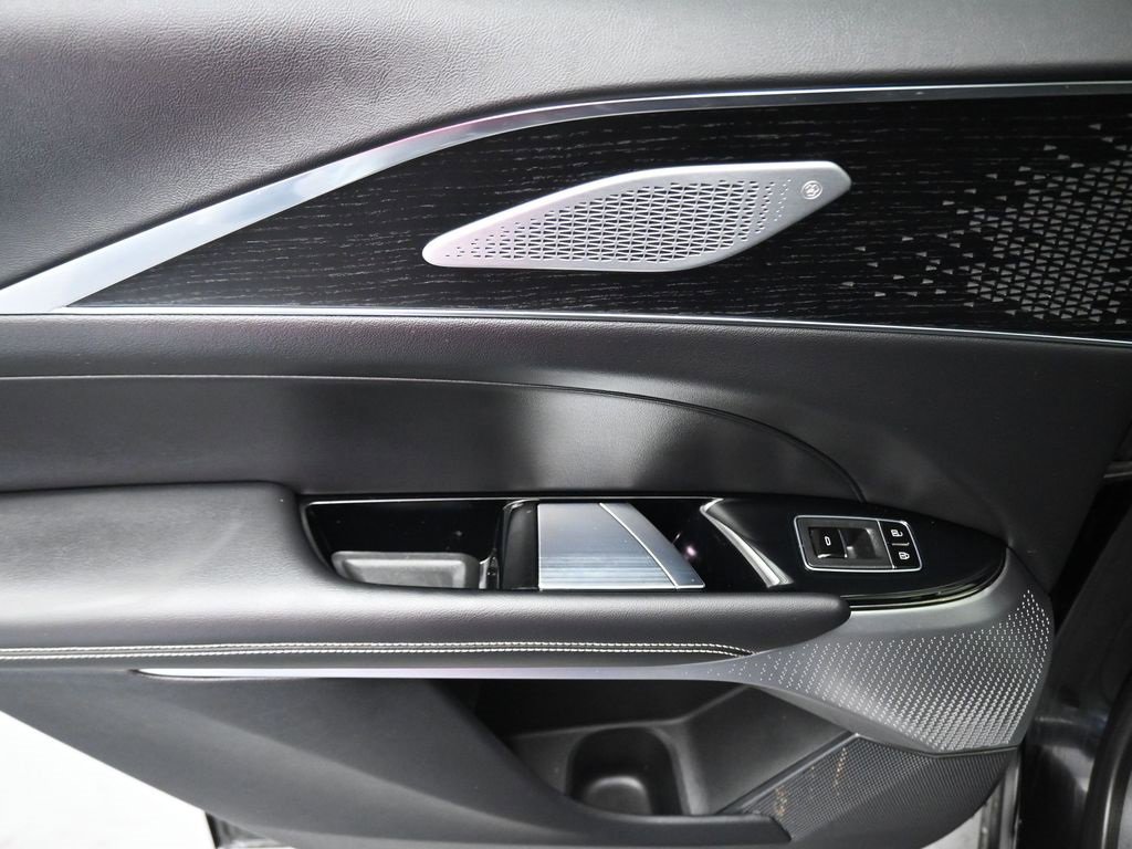 Used 2023 Cadillac Lyriq 2WD image 39