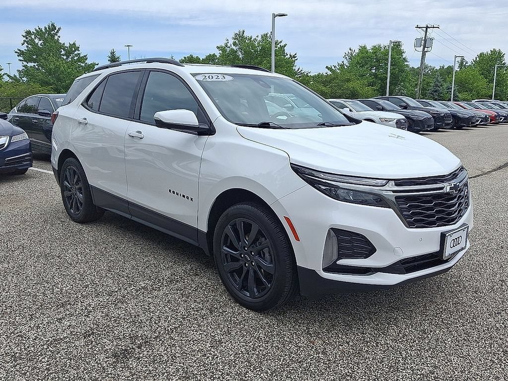 Certified 2023 Chevrolet Equinox RS w/ RS Leather Package AWD/4WD image 3