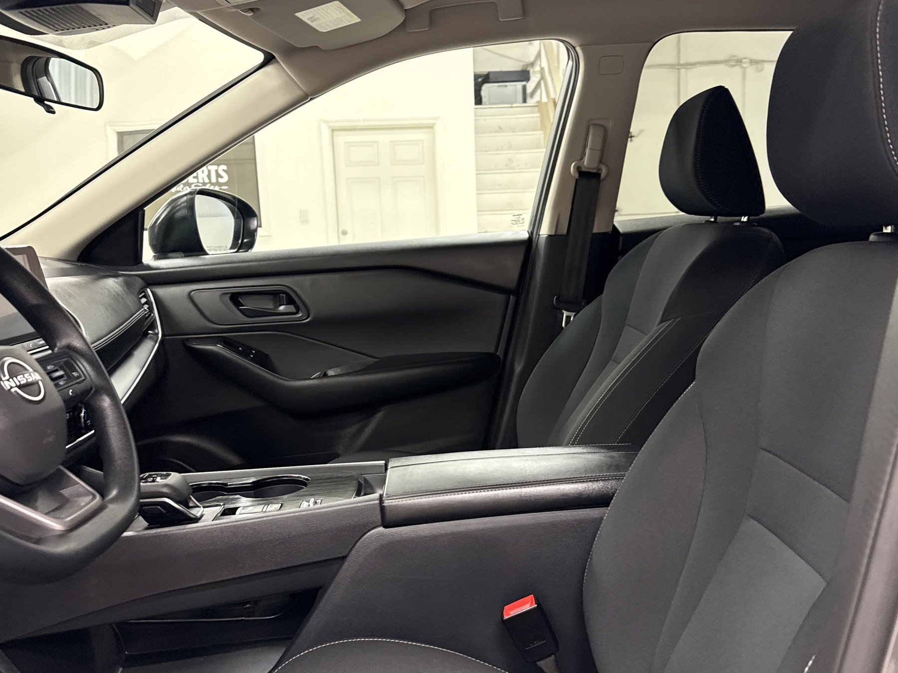 Used 2025 Nissan Rogue S image 4