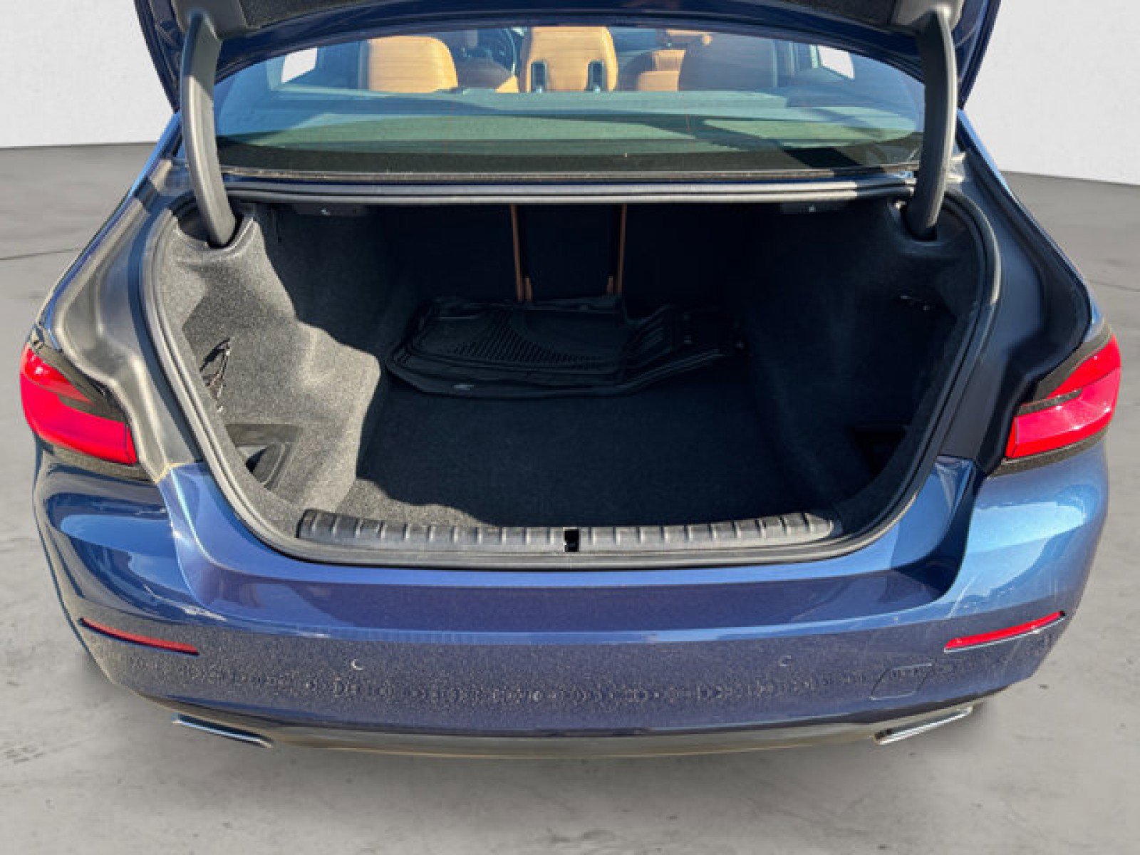 Used 2022 BMW 530i xDrive w/ Premium Package image 19