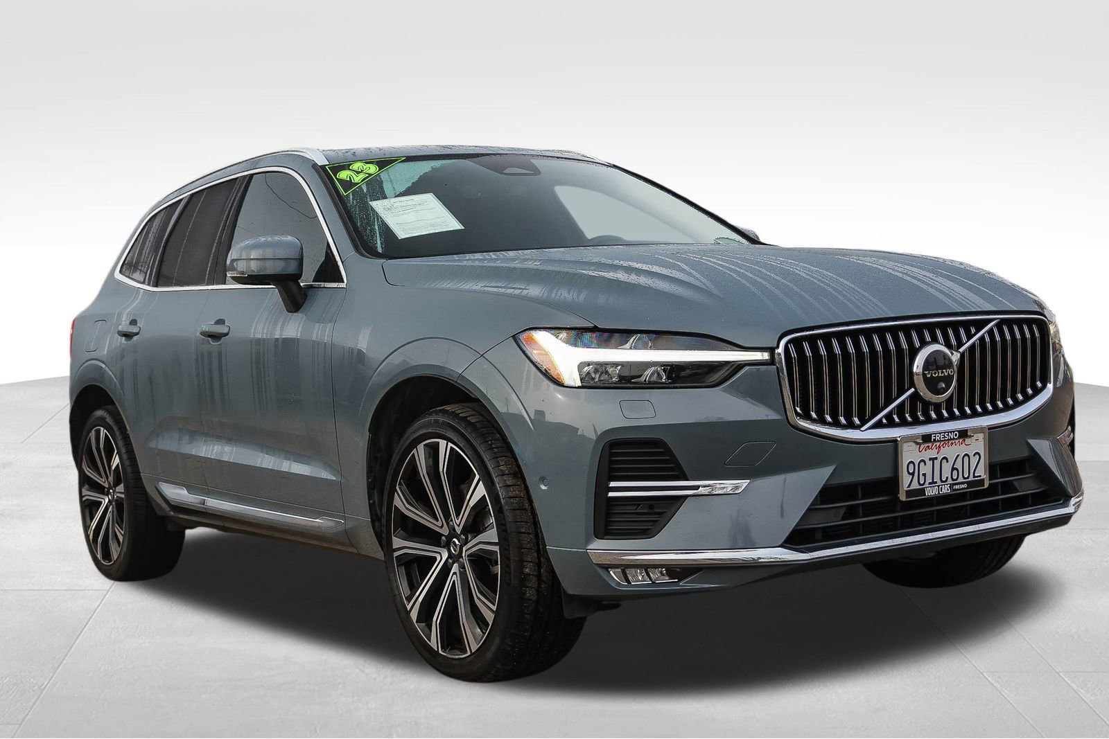 Used 2023 Volvo XC60 B5 Ultimate w/ Climate Package image 3