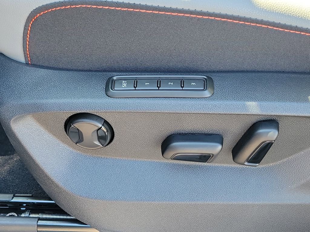 New 2025 Volkswagen Atlas Peak Edition SE AWD/4WD image 23