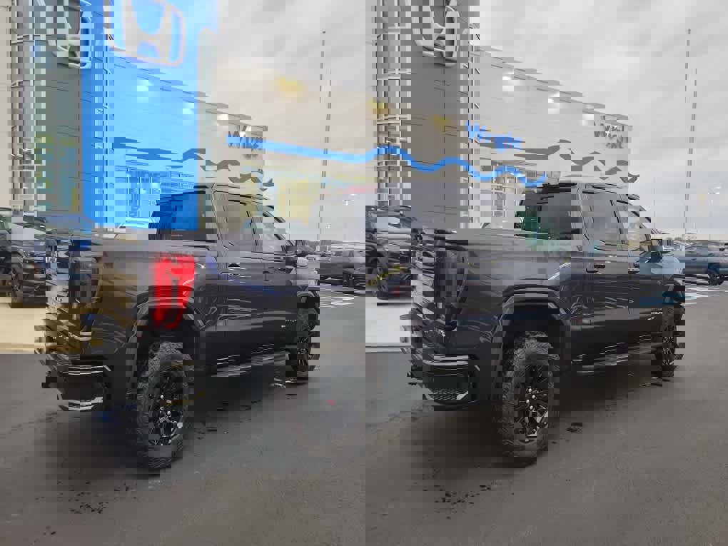 Used 2023 GMC Sierra 1500 AT4X image 2