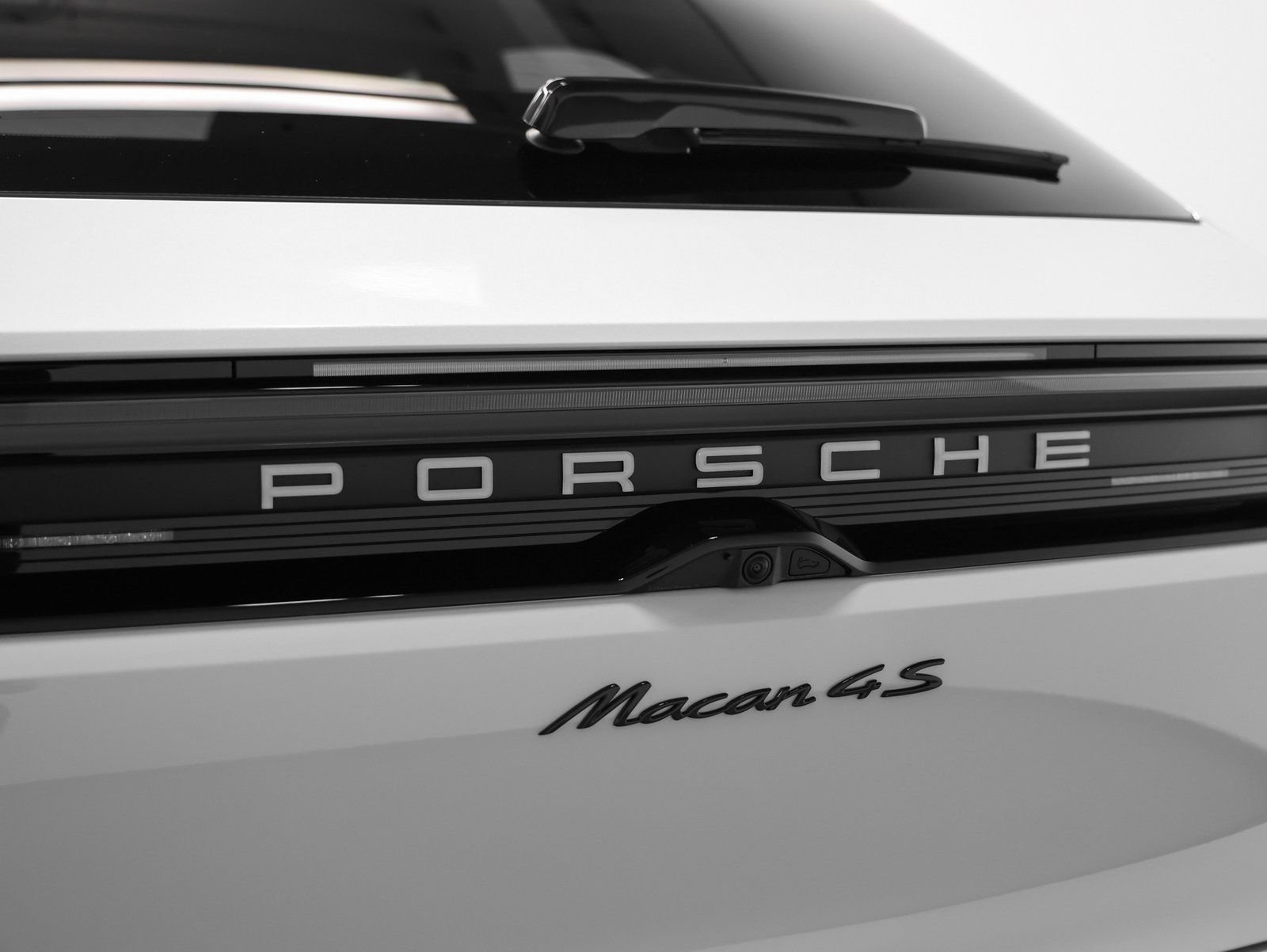 New 2025 Porsche Macan 4S Electric image 23