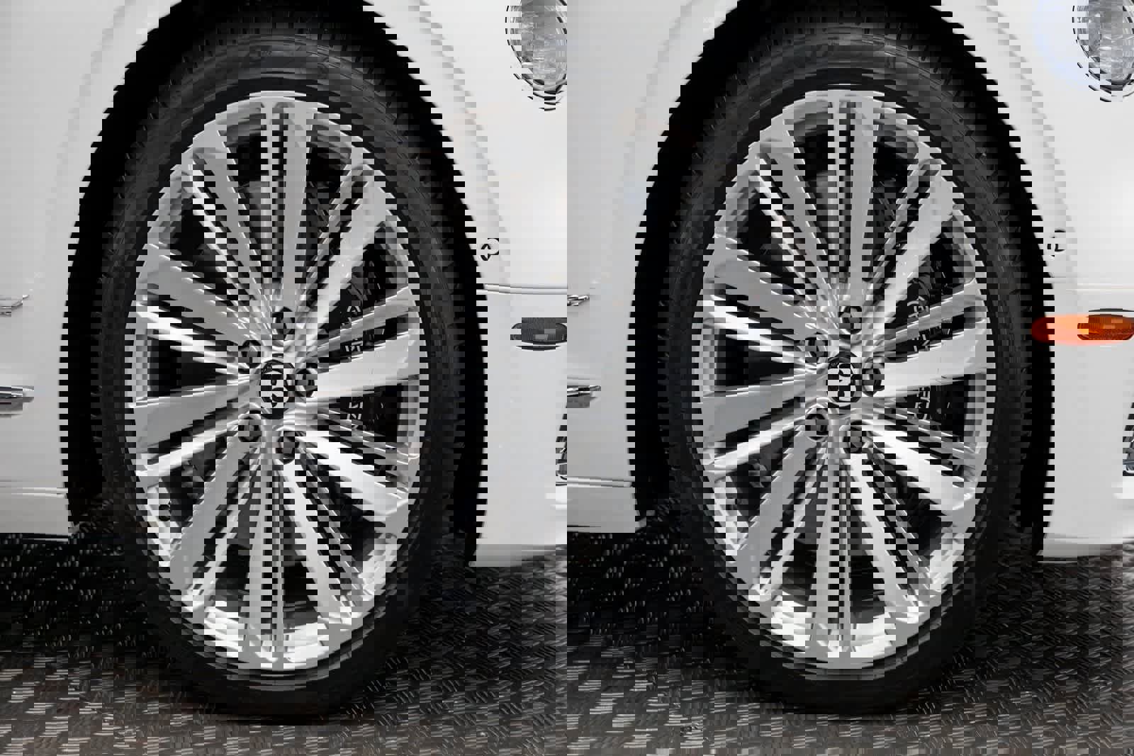 Used 2023 Bentley Flying Spur W12 image 62