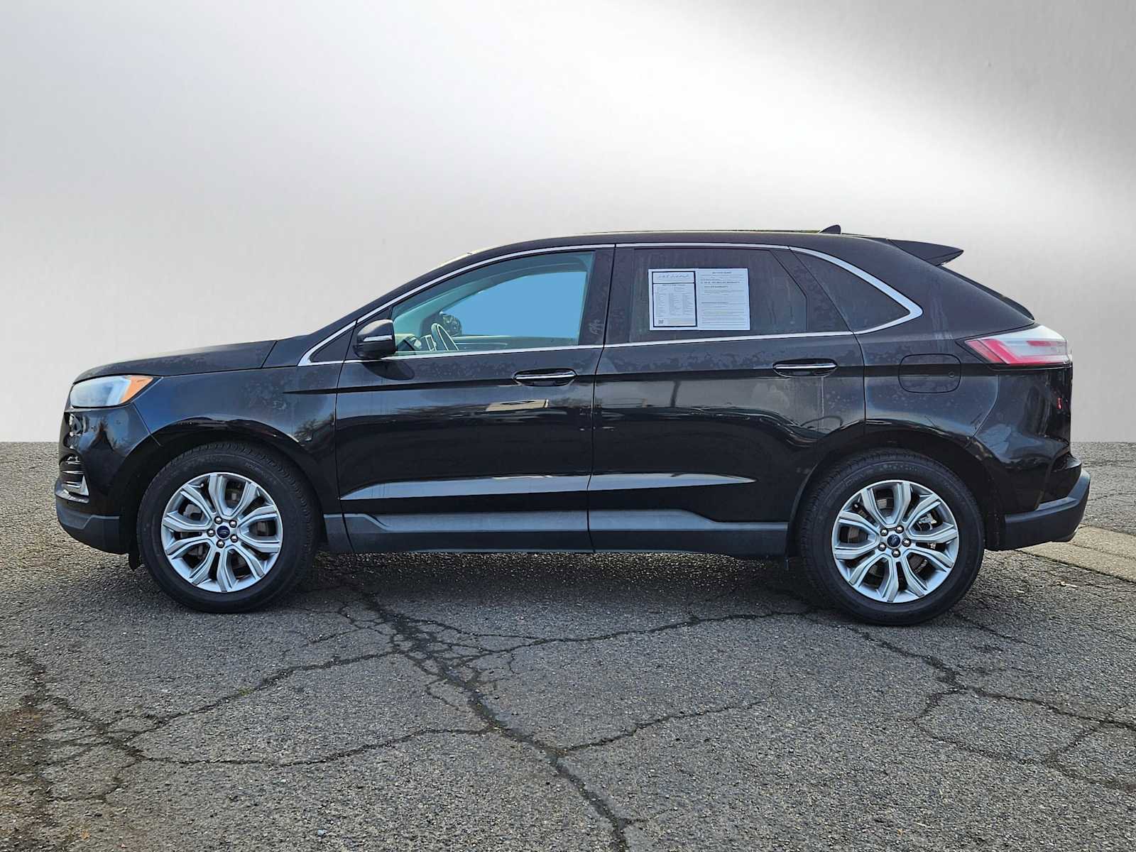 Used 2022 Ford Edge Titanium w/ Equipment Group 301A image 6