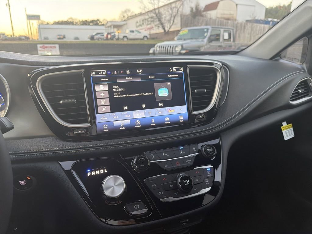 New 2026 Chrysler Pacifica Select FWD image 29