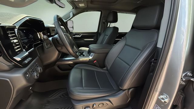 Used 2025 Chevrolet Silverado 2500 LTZ w/ LTZ Premium Package AWD/4WD image 19
