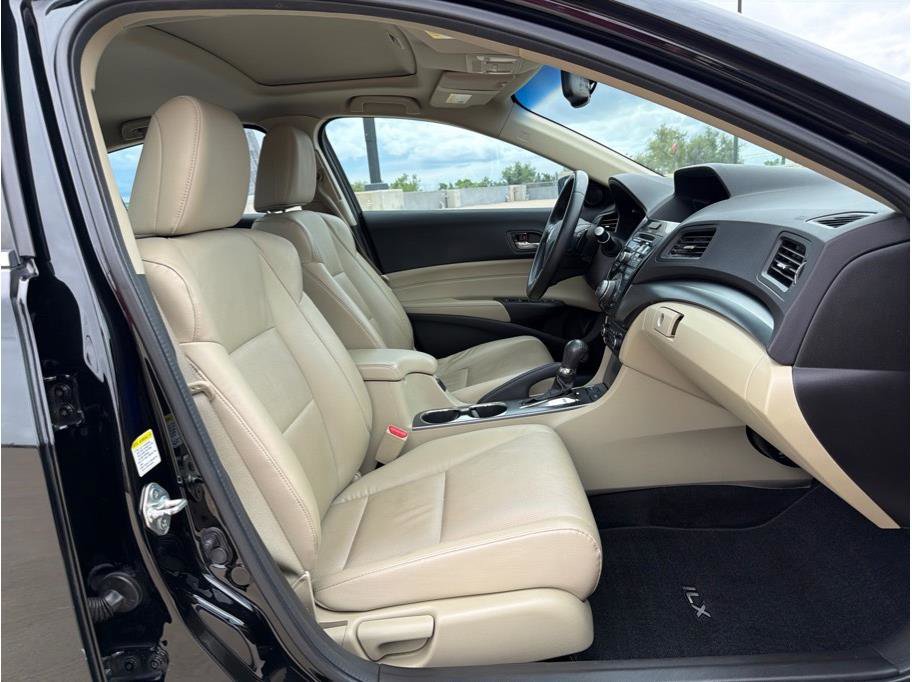 Used 2014 Acura ILX w/ Technology Package FWD image 14