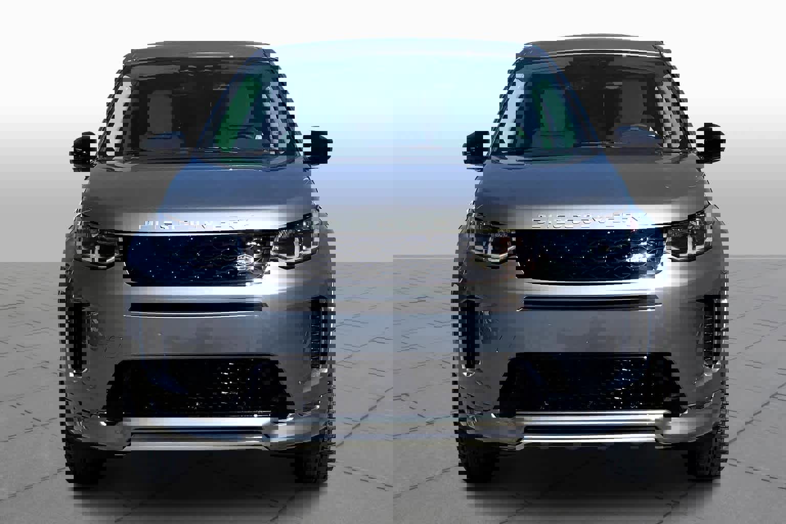 Used 2025 Land Rover Discovery Sport S image 3