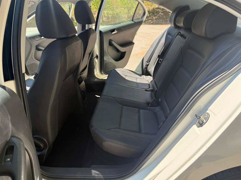 Used 2011 Volkswagen Jetta SE FWD image 6