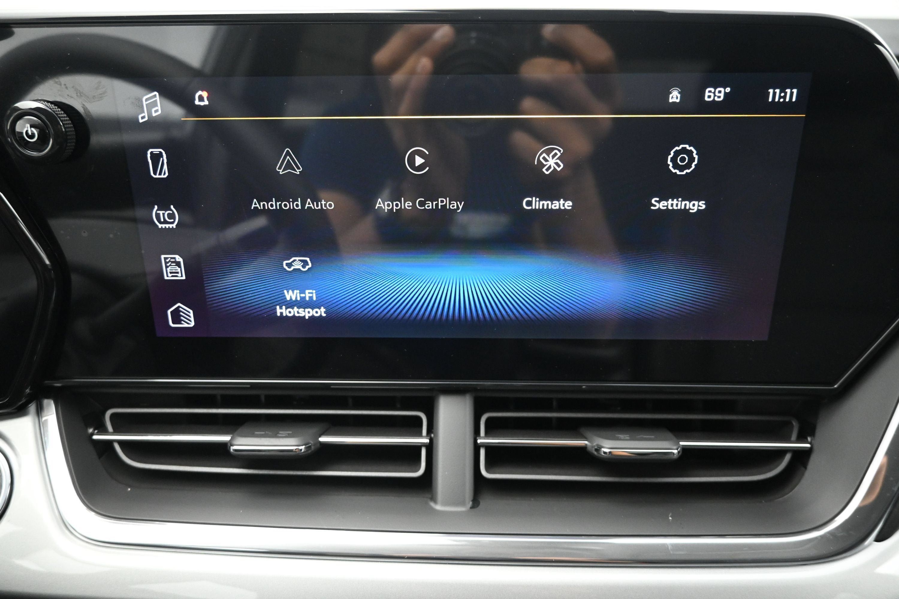 New 2026 Chevrolet Trax LT w/ Sunroof Package FWD image 16