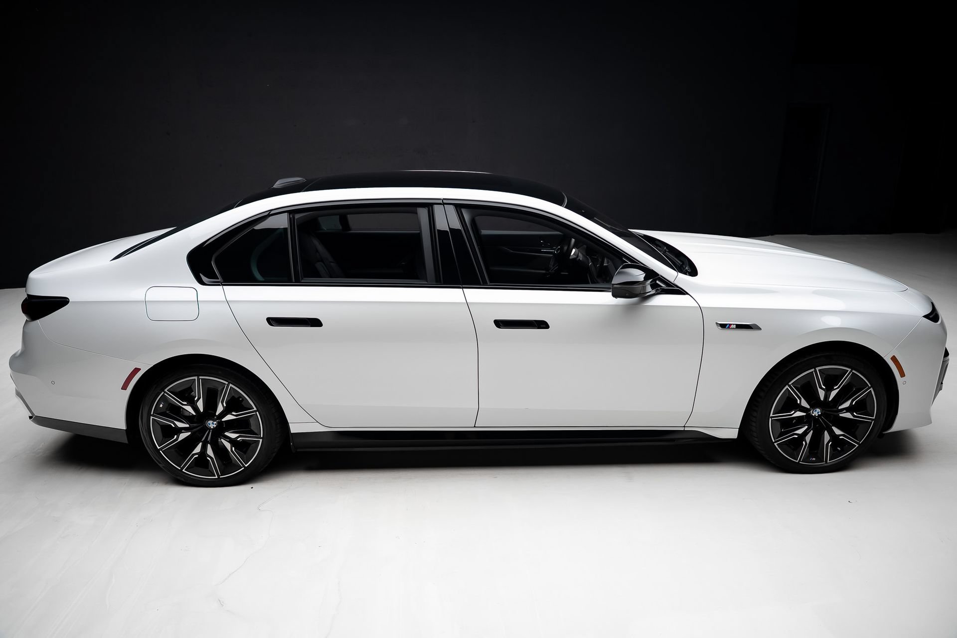 Used 2024 BMW i7 M70 AWD/4WD image 35
