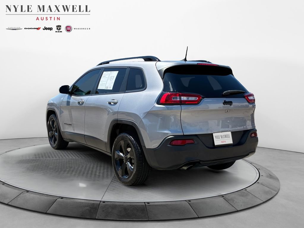Used 2018 Jeep Cherokee Latitude w/ Altitude Package FWD image 14