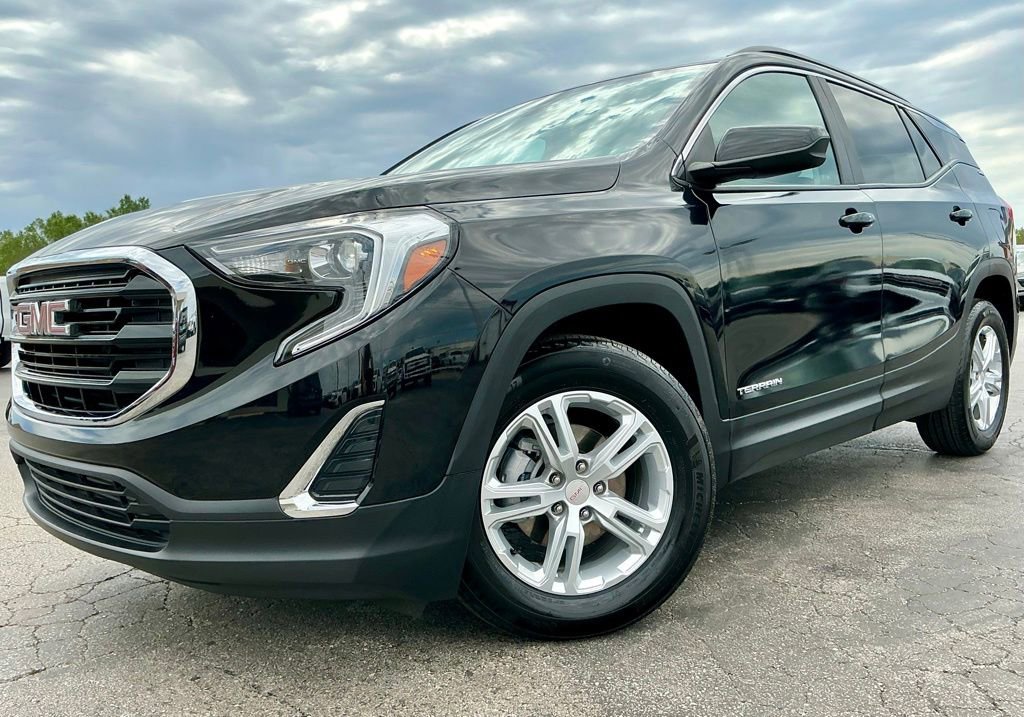 Used 2021 GMC Terrain SLE w/ Driver Convenience Package FWD image 3