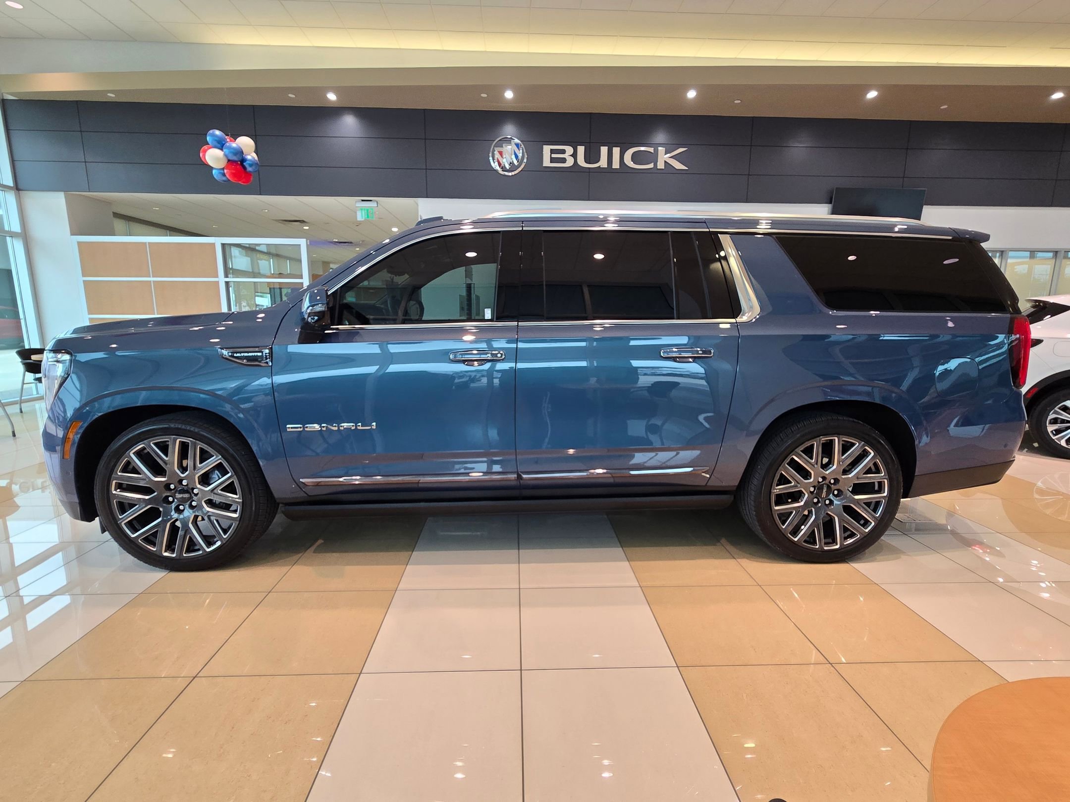 Used 2025 GMC Yukon XL Denali Ultimate w/ LPO, Floor Liner Package AWD/4WD image 4