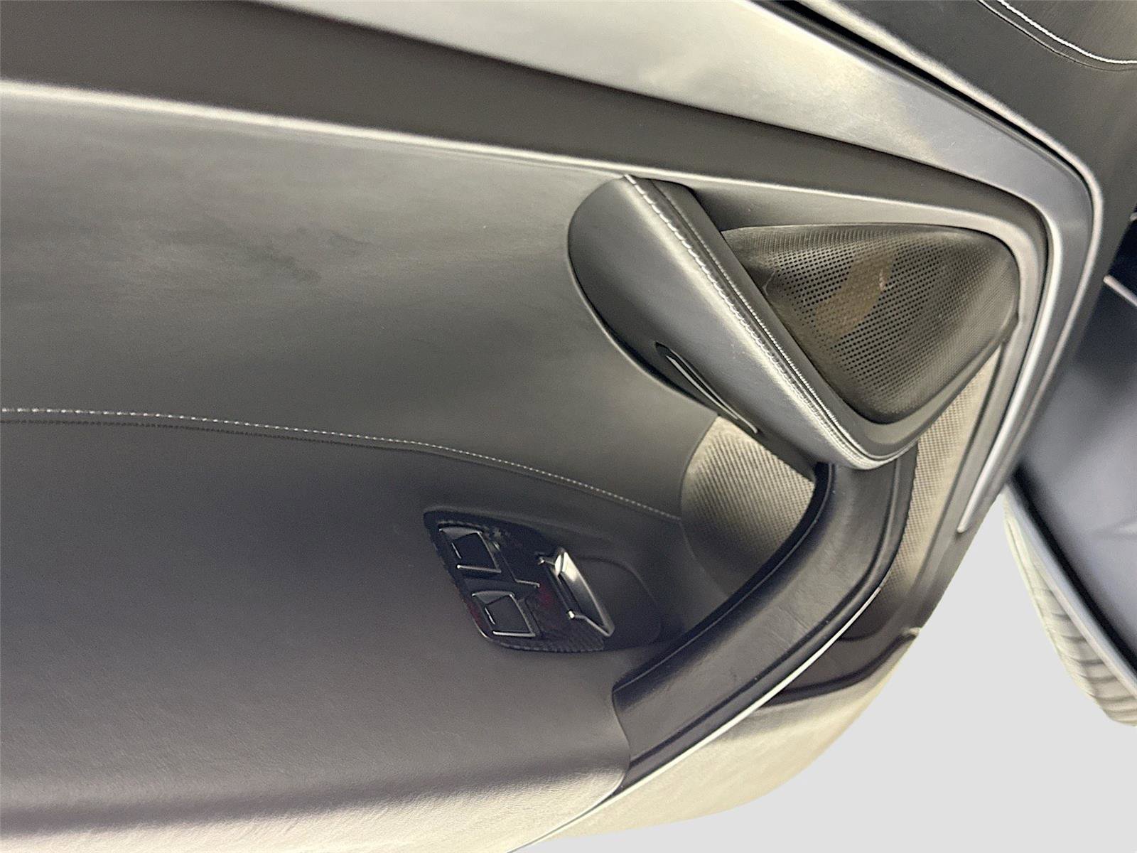 Used 2019 McLaren 720S RWD image 12