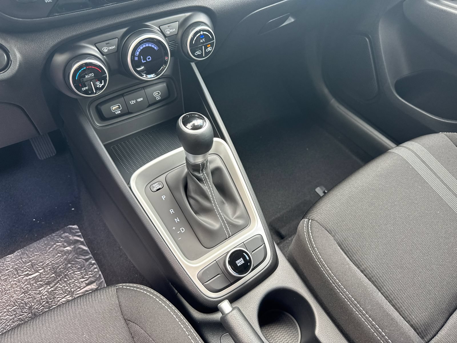 Used 2025 Hyundai Venue SEL FWD image 29