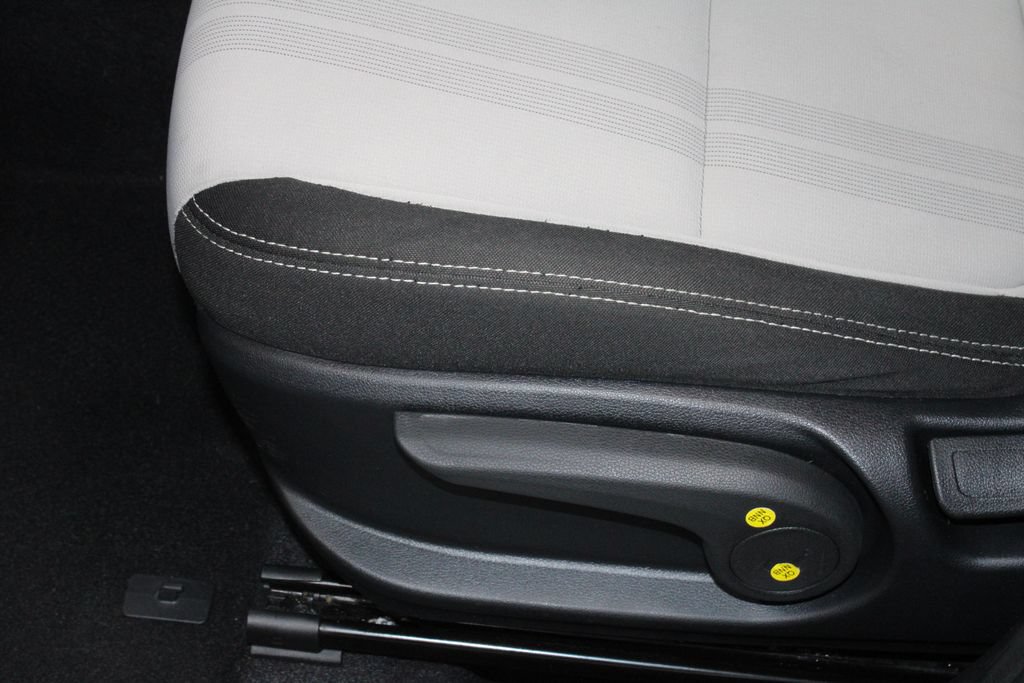 Used 2023 Hyundai Venue SEL FWD image 23