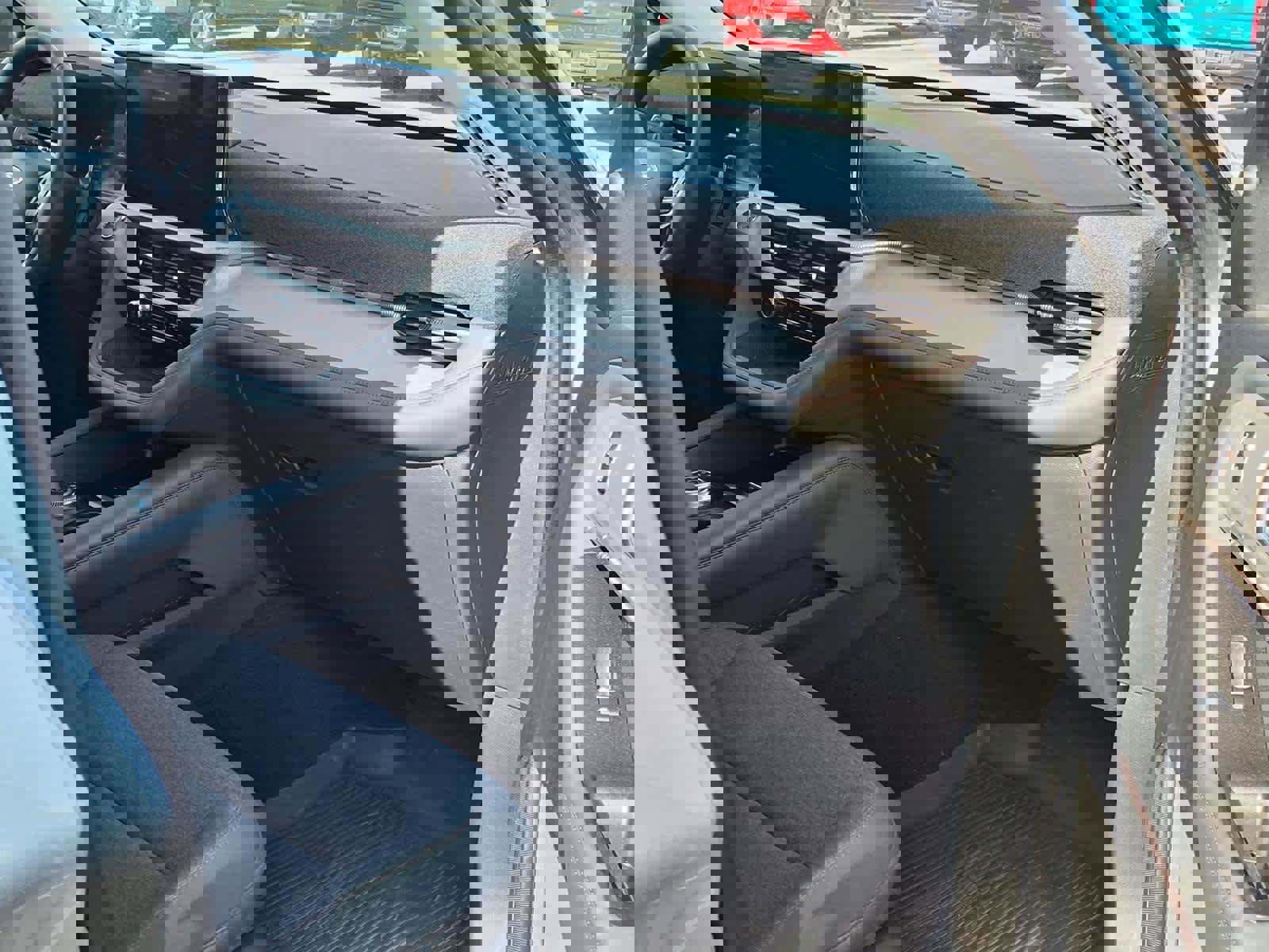 Used 2025 Ford Explorer Active image 28