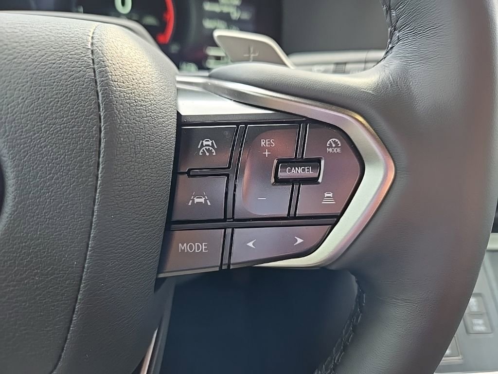 Used 2025 Lexus GX 550 w/ Accessory Package (2T) image 16