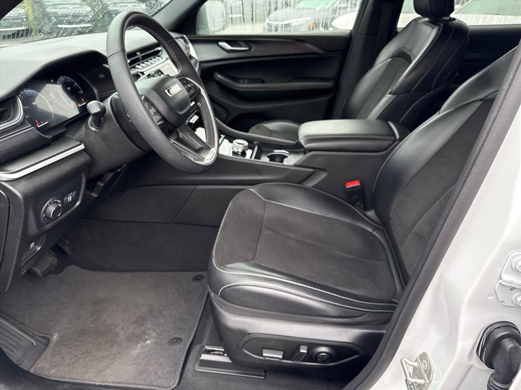 Used 2023 Jeep Grand Cherokee L Laredo AWD/4WD image 9
