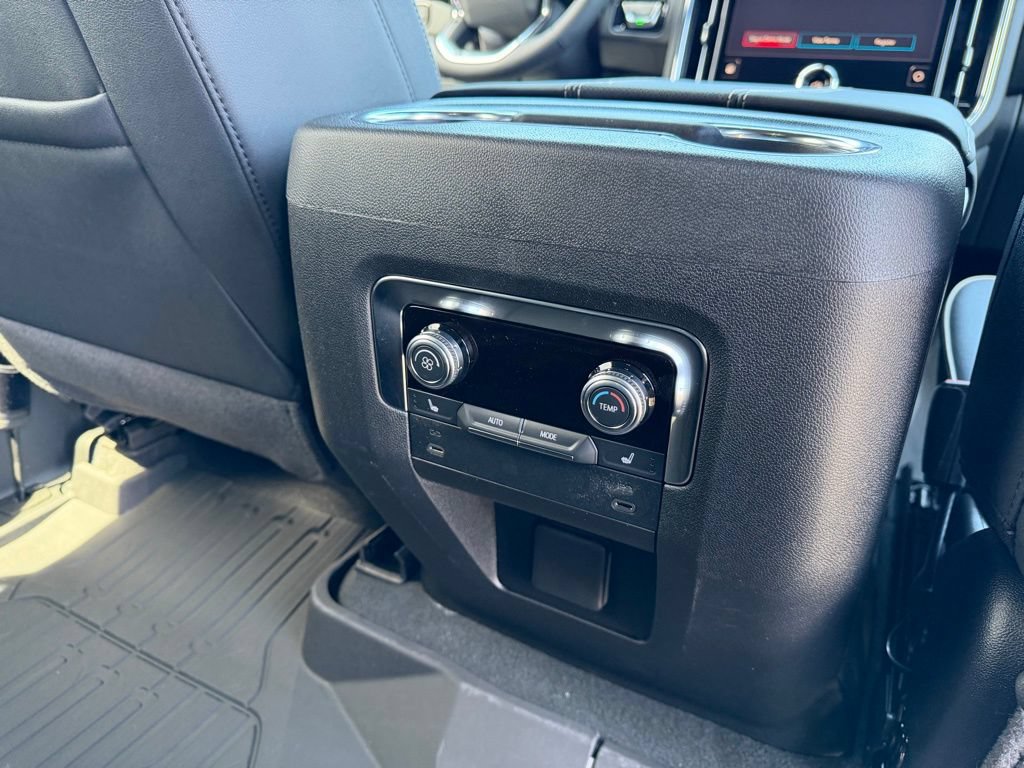 New 2026 GMC Yukon Elevation AWD/4WD image 18
