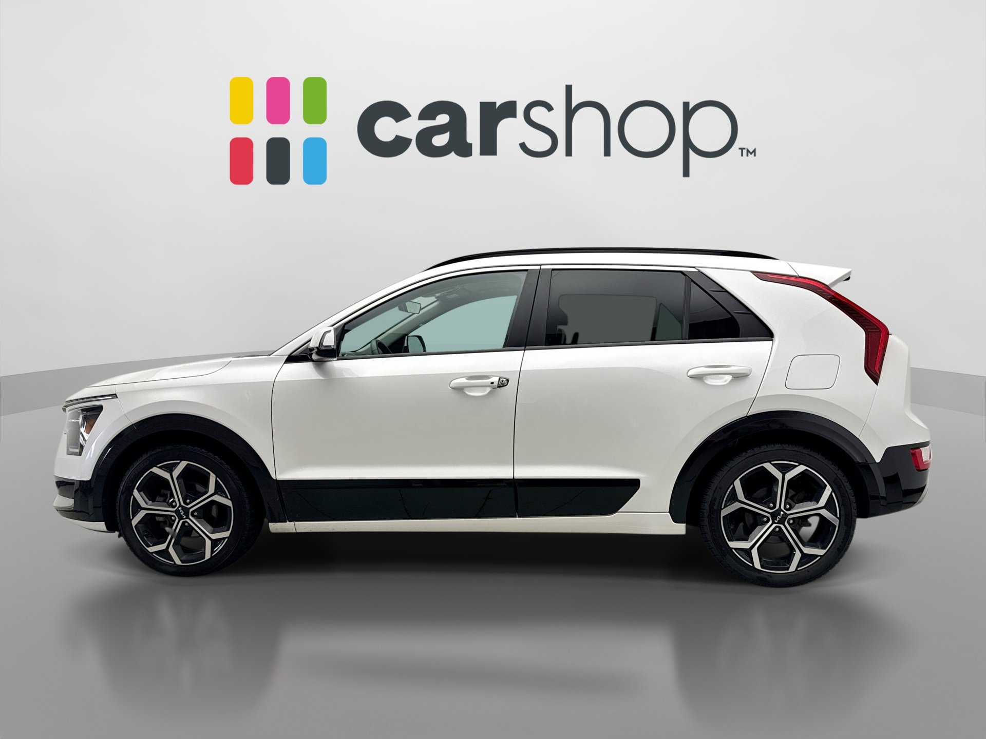 Used 2023 Kia Niro EX Touring FWD image 2