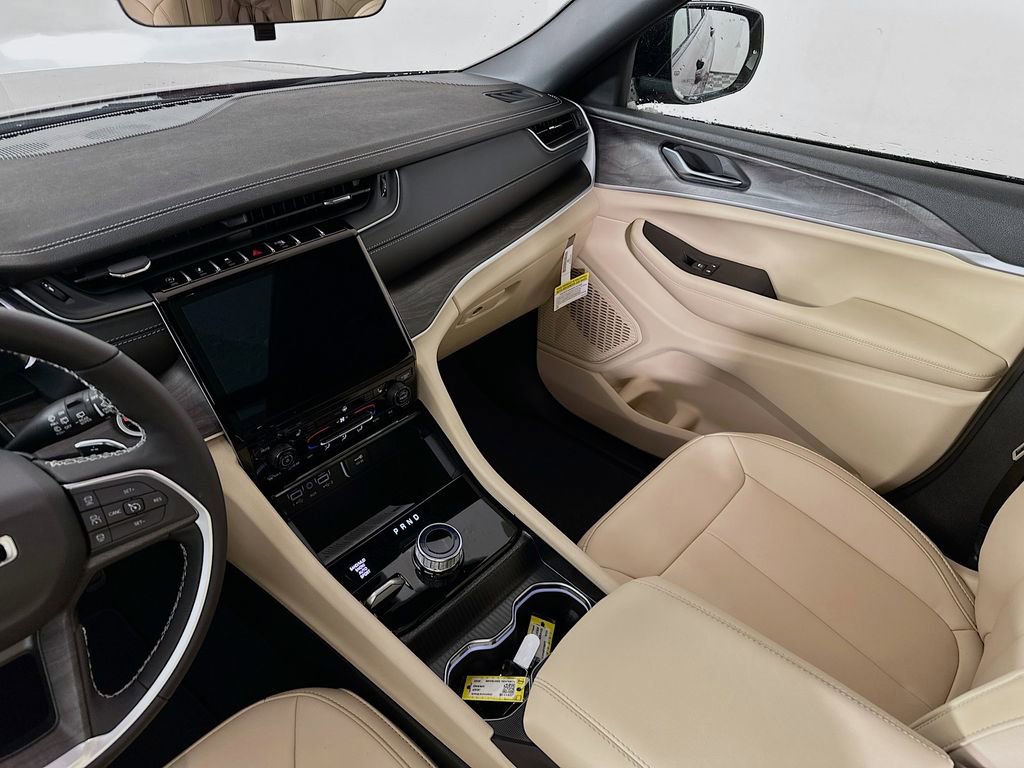 New 2025 Jeep Grand Cherokee L Limited image 32
