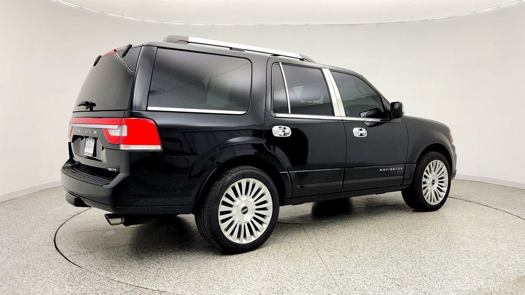 Used 2016 Lincoln Navigator Select AWD/4WD image 5