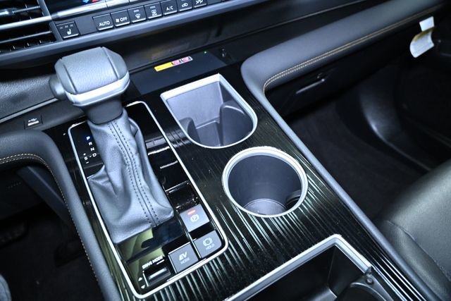 Used 2025 Toyota Sienna XLE Woodland Edition image 30