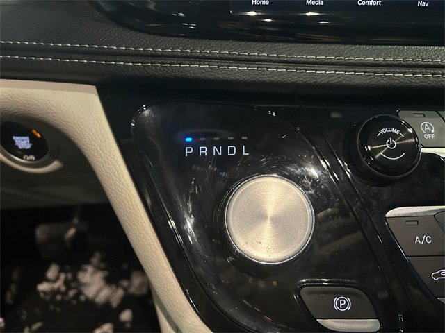 Used 2023 Chrysler Pacifica Limited image 29