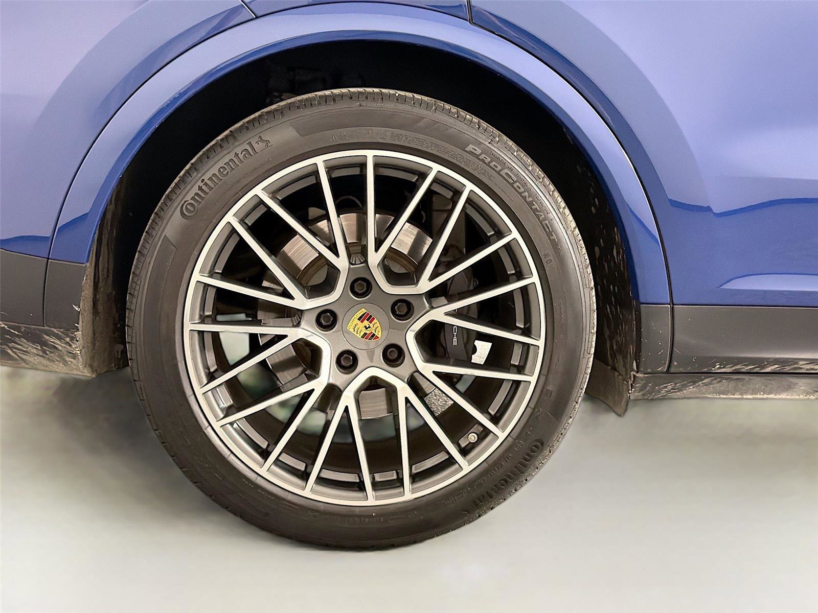 Certified 2022 Porsche Cayenne E-Hybrid AWD/4WD image 13