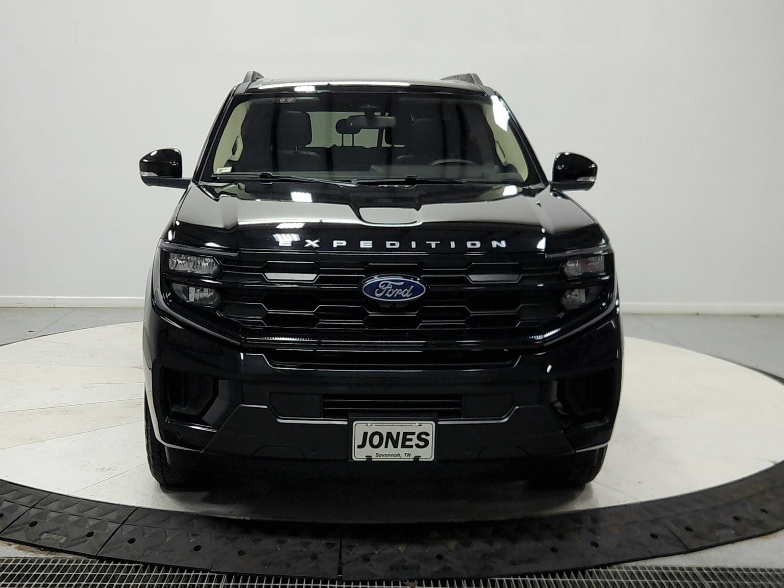 Used 2025 Ford Expedition Active AWD/4WD image 3