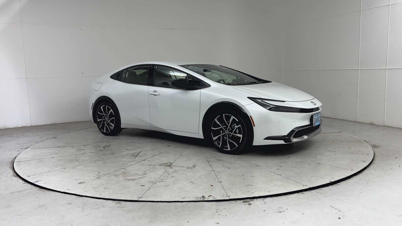 Used 2025 Toyota Prius Plug-In Hybrid FWD image 3