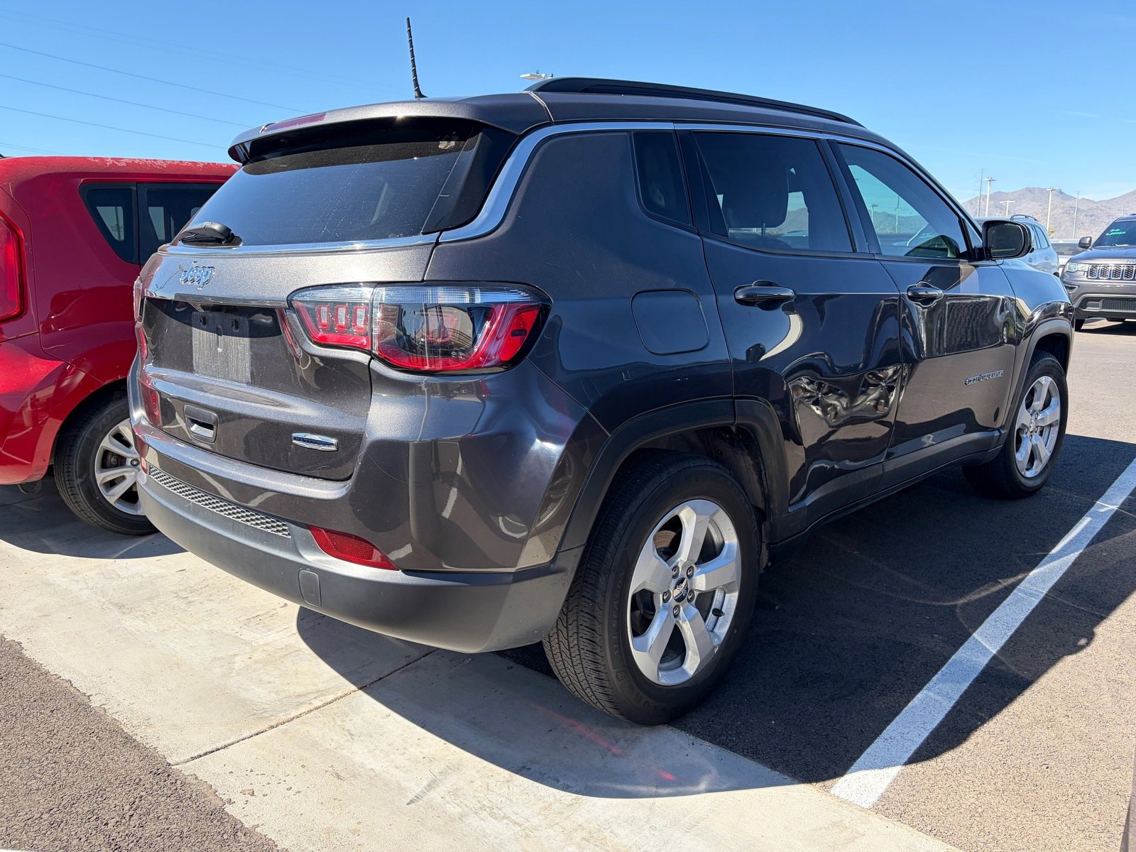 Used 2021 Jeep Compass Latitude FWD image 3