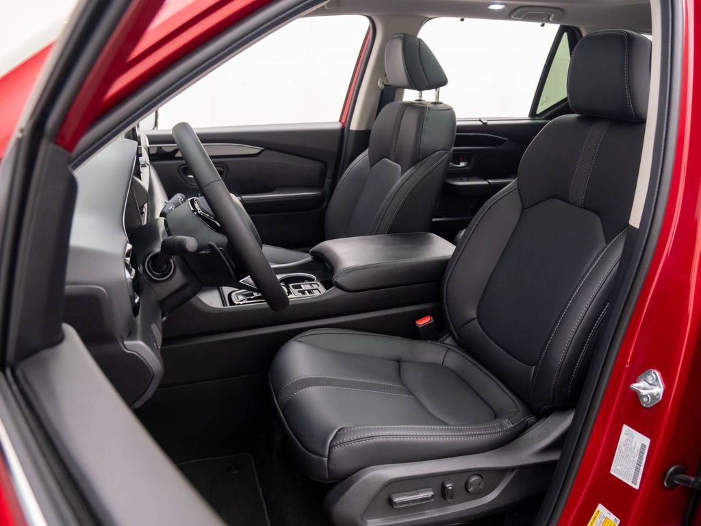 Used 2025 Honda Pilot Touring image 16